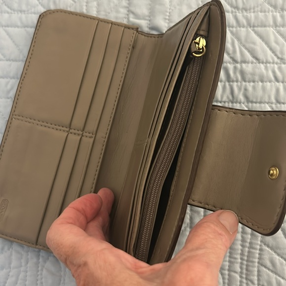 EUC Coach wallet. - Picture 3 of 7